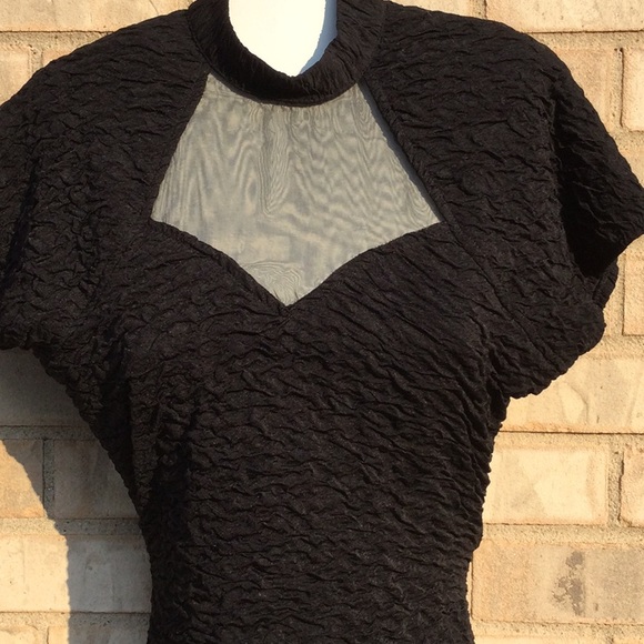 Sexy black crinkle form fit dress - Picture 3 of 9